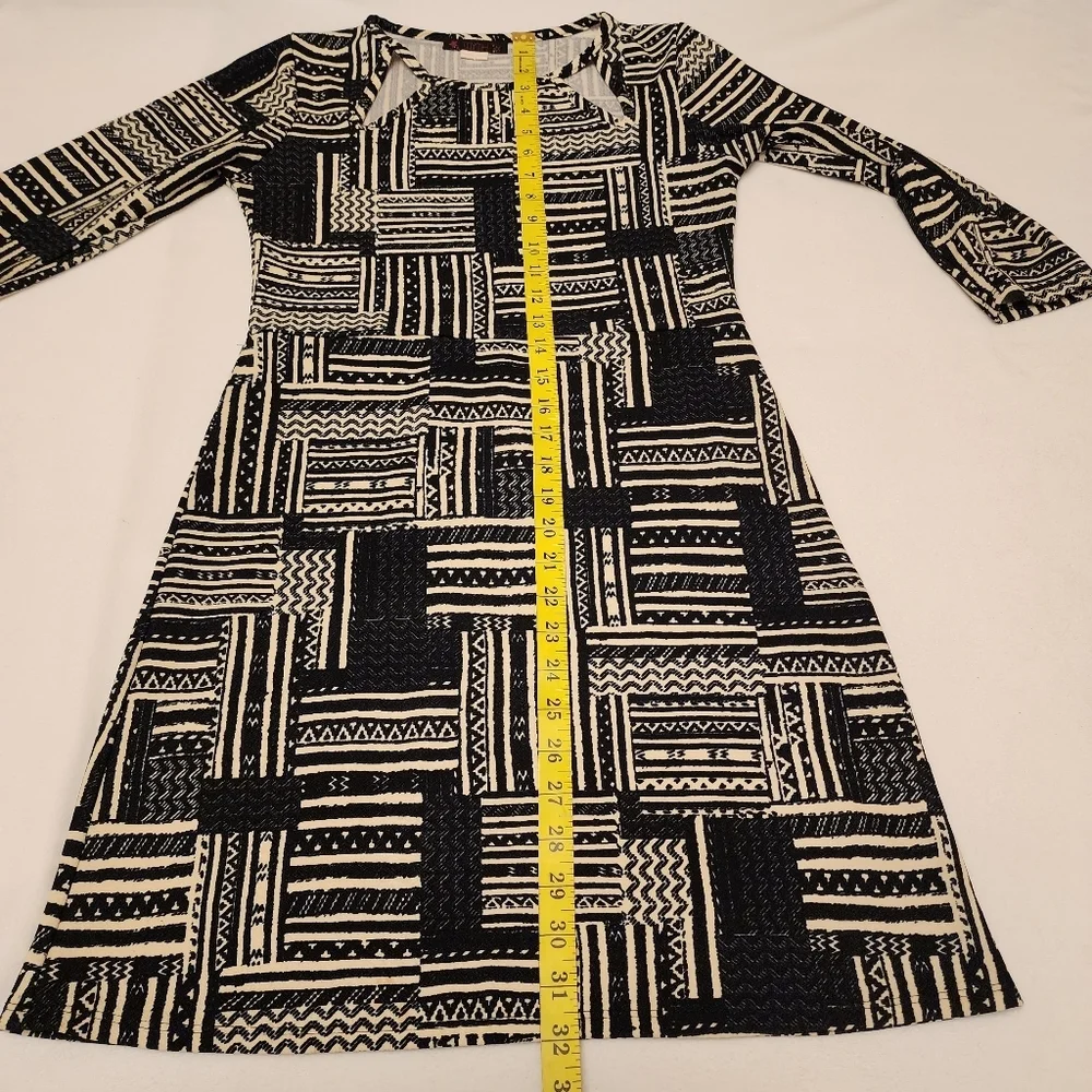 Black and White Abstract Print Dress - Picture 8 of 12